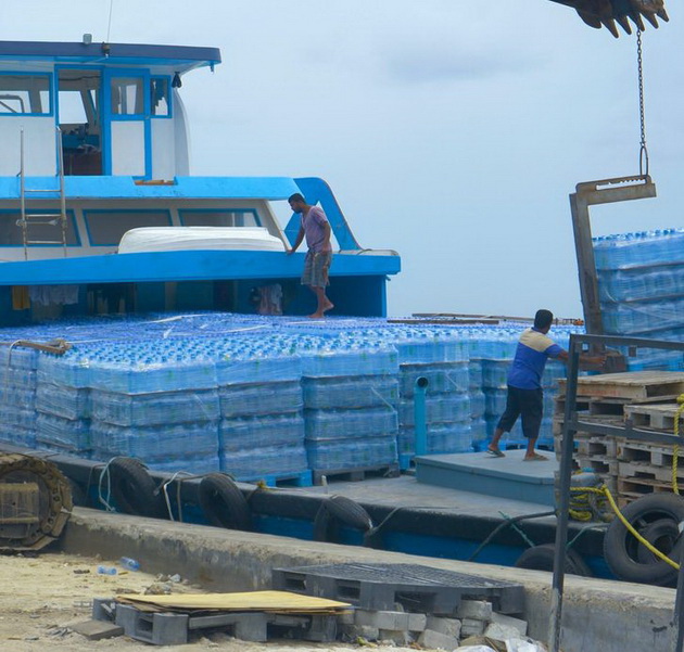 tone-otpada-skupe-namirnice-18-cinjenica-o-losoj-strani-zivota-na-maldivima-02.jpg